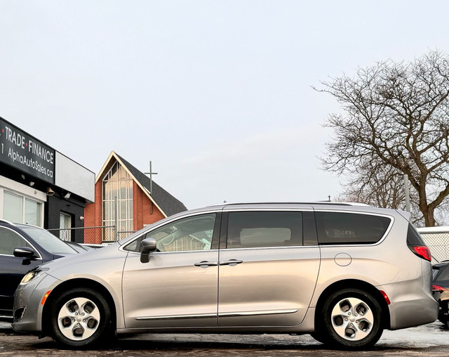 2017 Chrysler Pacifica Touring-L Plus|POWER SLIDING DOORS|LEATHE in Cars & Trucks in City of Toronto - Image 2