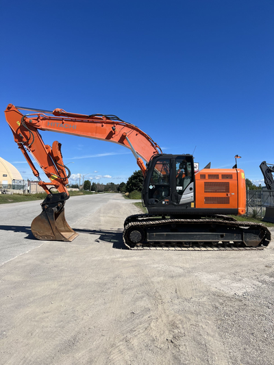 HITACHI ZAKIS 225USRLC 25 TON MACHINE ZERO SWING Daily Rate $750 Weekly Rate $3,500 4 Weeks Rate $85...