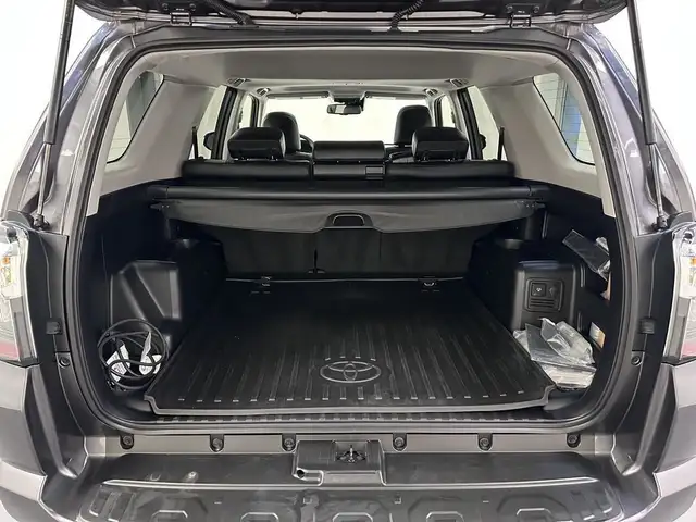 2022 Toyota 4Runner TRD Sport - Leather - Sunroof - Heated Se... dans Autos et camions dans Lethbridge - Image 7