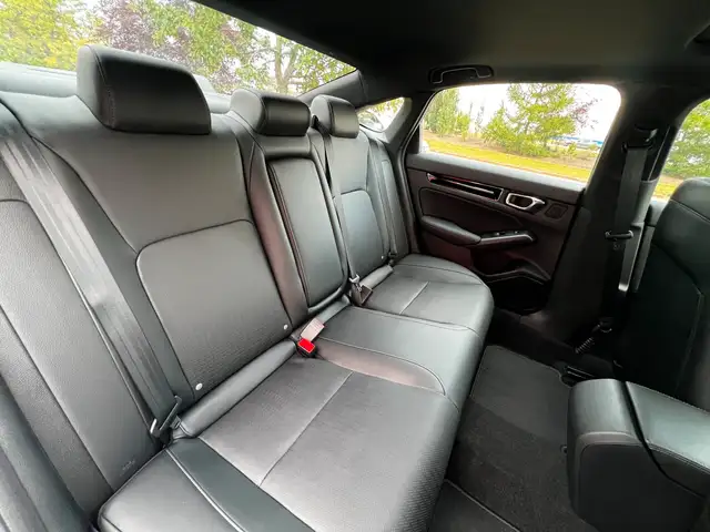 2025 Honda Civic Hybrid Sport Touring **POWER MOONROOF**AMAZI... dans Autos et camions dans Grande Prairie - Image 17