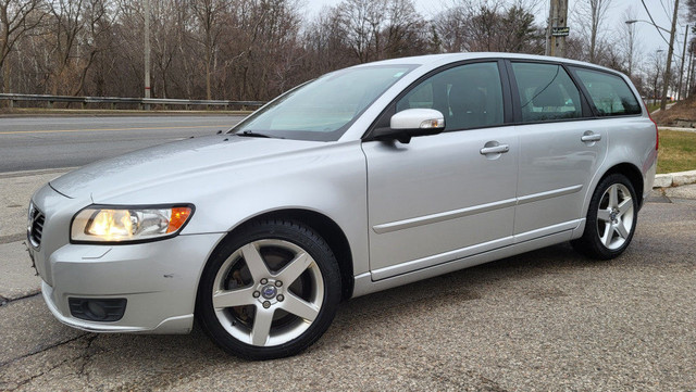 2011 Volvo V50 T-5 AUTO * LOW MILEAGE * in Cars & Trucks in Oakville / Halton Region