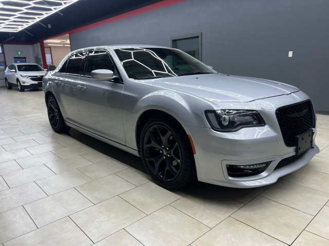 2022 Chrysler 300 in Cars & Trucks in Edmonton - Image 4