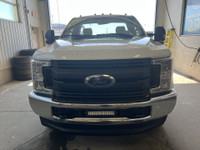 FORD F-350 XL 4X4 2019 CABINE SIMPLE BOITE DE 8 PIEDS AVEC LIFT-GATE DISPONIBLE CHEZ BOISVERT FORD A... (image 2)