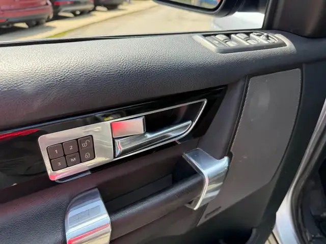 2011 Land Rover LR4 FULLY LOADED WITH NAVIGATION / BACK UP CAMER in Cars & Trucks in Ottawa - Image 14