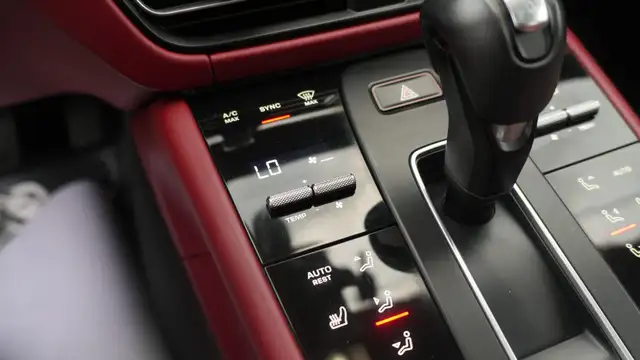 2022 Porsche Macan Base, Sunroof, Navigation, Red Interior, Navi in Cars & Trucks in Oakville / Halton Region - Image 27
