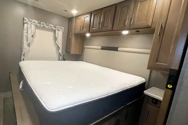 2022 Thor Miramar 35.2 – Pre-Owned Class A Motorhome.  in RVs & Motorhomes in Red Deer - Image 37