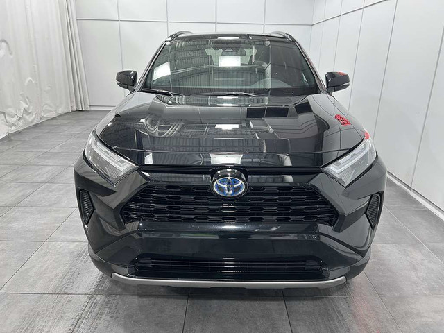 2023 Toyota RAV4 SE HYBRIDE AWD - TOIT OUVRANT - VOLANT CHAUFFAN in Cars & Trucks in Québec City - Image 2