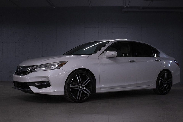 2016 Honda Accord Touring V6 in Cars & Trucks in City of Montréal