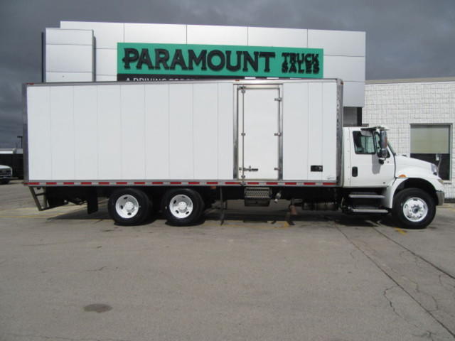 2018 International 4400 CUMMINS 4400 TANDEM 26FT BOX WITH DRILL  in Cars & Trucks in Oakville / Halton Region - Image 2