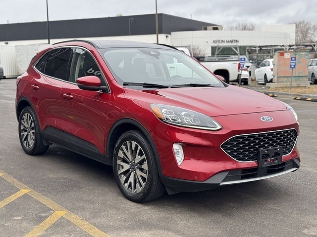 2020 Ford Escape TITANIUM w/ AWD / NAVI / LEATHER / PANO ROOF in Cars & Trucks in Calgary - Image 4
