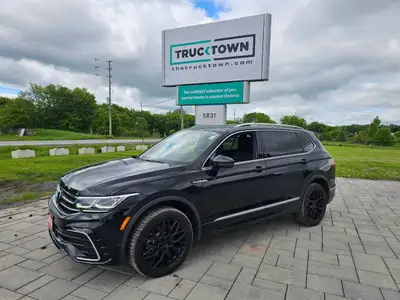 2024 Volkswagen Tiguan Highline R-Line 4Motion with only 27,000kms. Loaded with Leather, Panoramic S...
