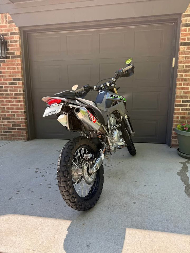 2024 KAWASAKI KLX 300-GRAY! in Dirt Bikes & Motocross in Delta/Surrey/Langley - Image 3