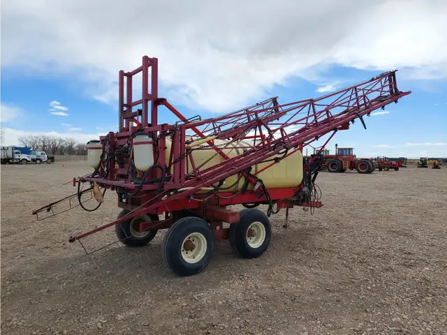 Hardi 97 Ft T/A Sprayer TR1000 in Farming Equipment in Edmonton - Image 4