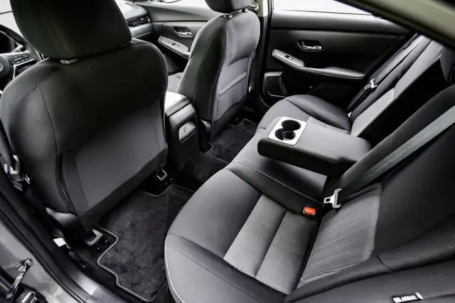2022 Nissan Sentra SV • REMOTE START • SUNROOF • HEATED SEATS dans Autos et camions dans Kingston - Image 30