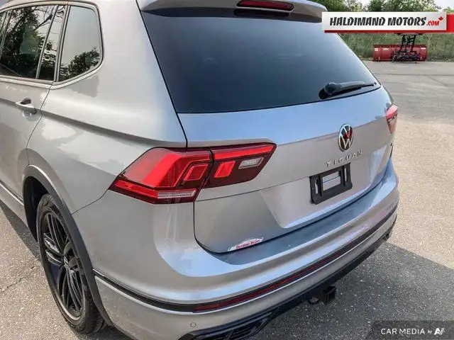 2022 Volkswagen Tiguan Comfortline R-Line Black Edition in Cars & Trucks in Hamilton - Image 15