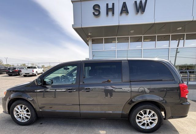 2011 Dodge Grand Caravan R/T | V6 | LEATHER | POWER DOORS in Cars & Trucks in Calgary - Image 2