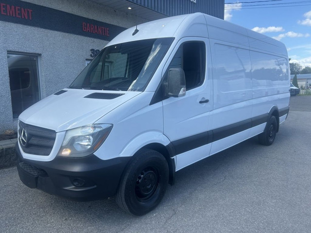 2018 Mercedes-Benz Sprinter fourgonnette utilitaire toit haut -  in Cars & Trucks in Laval / North Shore