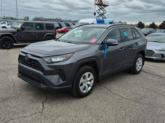 2020 Toyota RAV4 LE - BACK-UP CAM! BSM! CAR PLAY! in Cars & Trucks in Kitchener / Waterloo - Image 2