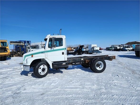 2003 FREIGHTLINER FL70 CAB & CHASSIS in Heavy Equipment in Calgary