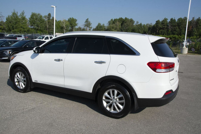 2016 KIA SORENTO LX/L in Cars & Trucks in Oshawa / Durham Region - Image 3