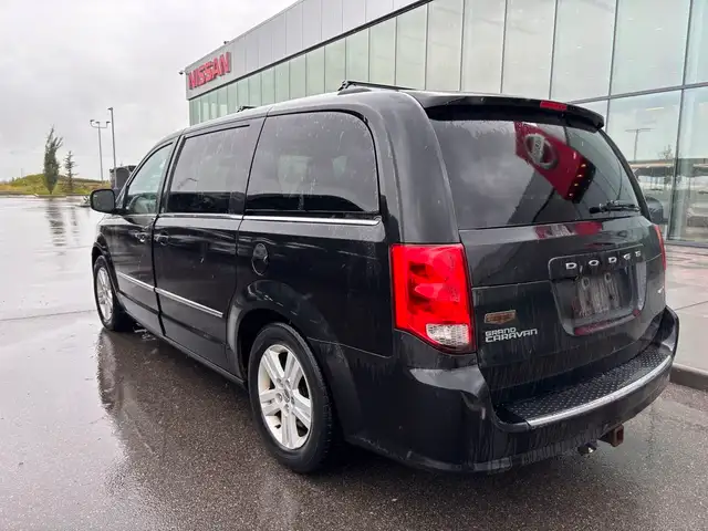 2013 Dodge Grand Caravan Crew in Cars & Trucks in Calgary - Image 5