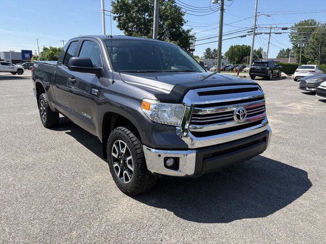 Toyota Tundra TRD OFF ROAD DOUBLE CAB 2017 - TRES PROPRE - in Cars & Trucks in Québec City - Image 4