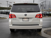 Variable intermittent windshield wipers, Tri-zone climate control, Tire Pressure Monitoring System,... (image 4)