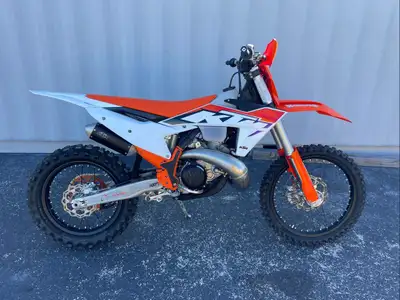 APPLY NOW: https://www.ridecollective.ca/get-pre-approved 2023 KTM 250 XC is a high-performance 250c...