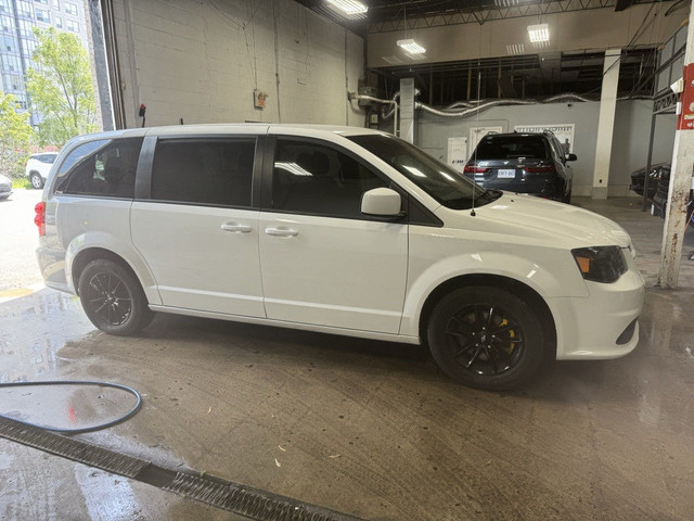 2017 Dodge Grand Caravan SXT Front-wheel Drive Passenger Van Aut in Cars & Trucks in City of Toronto - Image 4