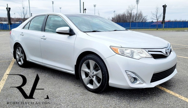 2012 Toyota Camry XLE V6 CUIR TOIT OUVRANT in Cars & Trucks in Granby