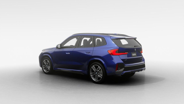 2025 BMW X1 xDrive28i | Premium | M Sport | Freins M Sport Noirs in Cars & Trucks in City of Montréal - Image 2