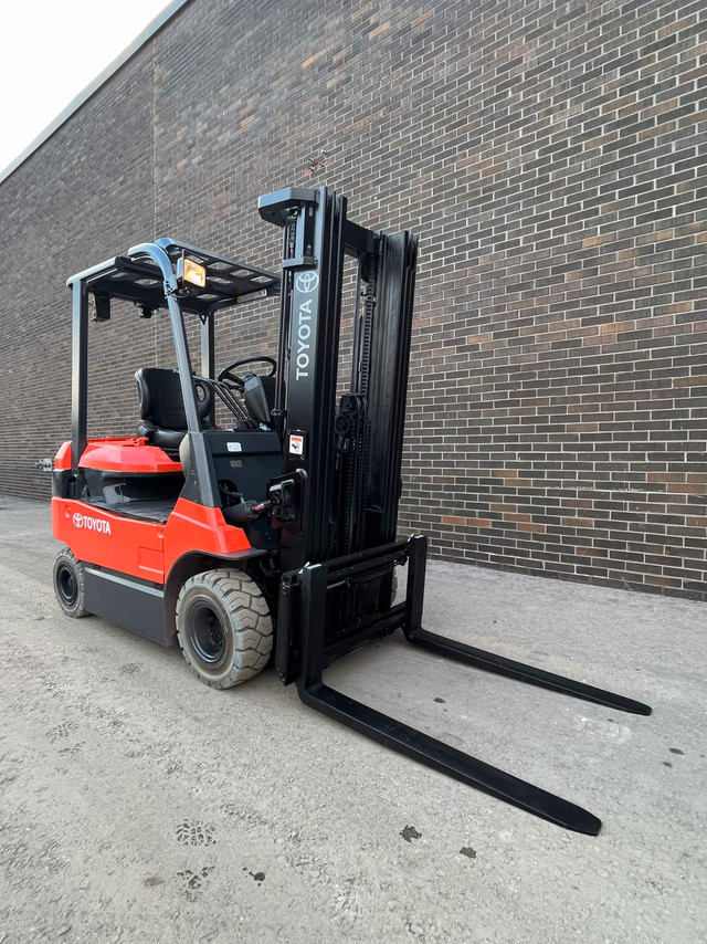 Toyota 5000lbs Cap Electric OUTDOOR FORKLIFT 3 stage side-shift in Heavy Equipment in Mississauga / Peel Region - Image 2