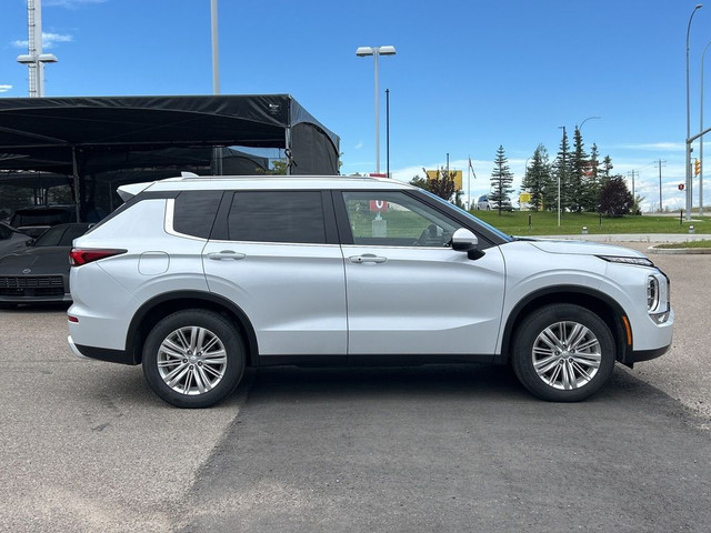 2024 Mitsubishi Outlander SE S-AWC - 7 PASSENGER / PANORAMIC SUN in Cars & Trucks in Calgary - Image 4