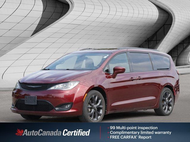 2018 Chrysler Pacifica Touring-L Plus in Cars & Trucks in London