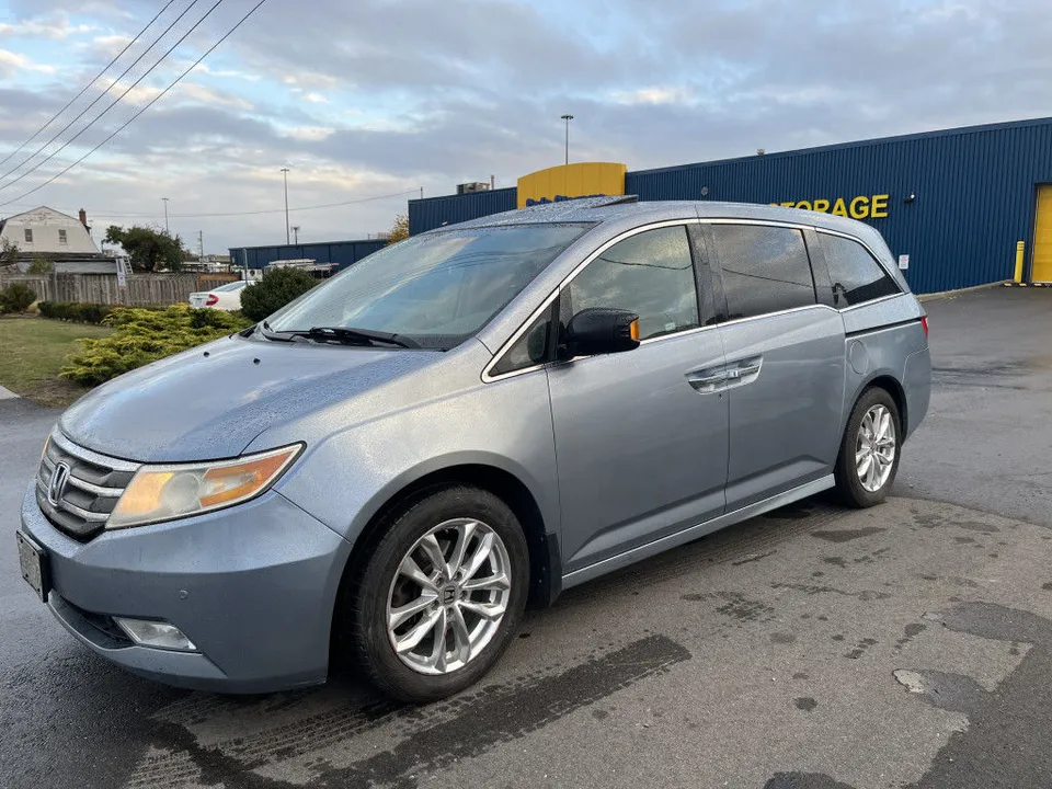 2011 Honda Odyssey Touring w/RES & Navi