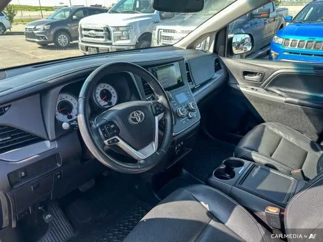 2017 Toyota Sienna SE | Leather | Power Sliding Doors | Back Up in Cars & Trucks in Saskatoon - Image 18