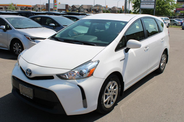 2017 Toyota Prius v BASE in Cars & Trucks in Mississauga / Peel Region - Image 2