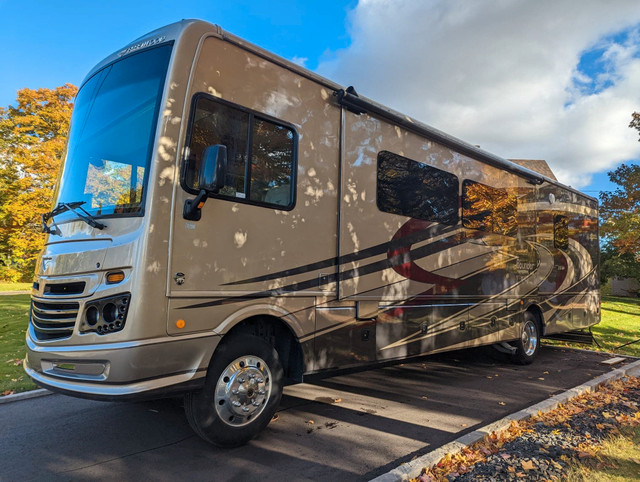 2018 Ford F-53 Motorhome Stripped Chassis FLEETWOOD BOUNDER 35K in Cars & Trucks in Lévis - Image 4