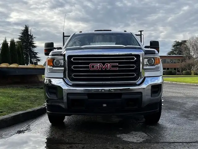 2017 gmc Sierra 3500HD 9 Foot Flat Deck 4WD in Heavy Trucks in Richmond - Image 4