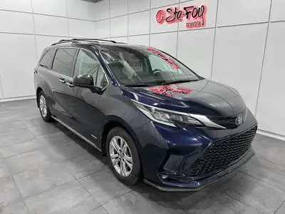 Voici le minivan par excellence! Cette Toyota Sienna AWD XSE TECHNOLOGIE 2021, en bleu audacieux, co...