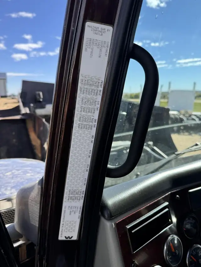2015 WESTERN STAR 4900 in Heavy Trucks in Kamloops - Image 24
