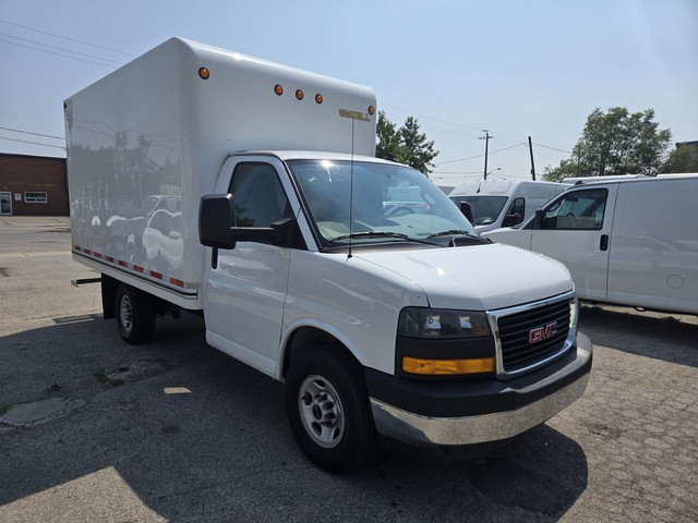 2023 GMC Savana G3500 - 14Ft Box - Single Rear Wheel - V6 Gasoli in Cars & Trucks in City of Toronto - Image 3
