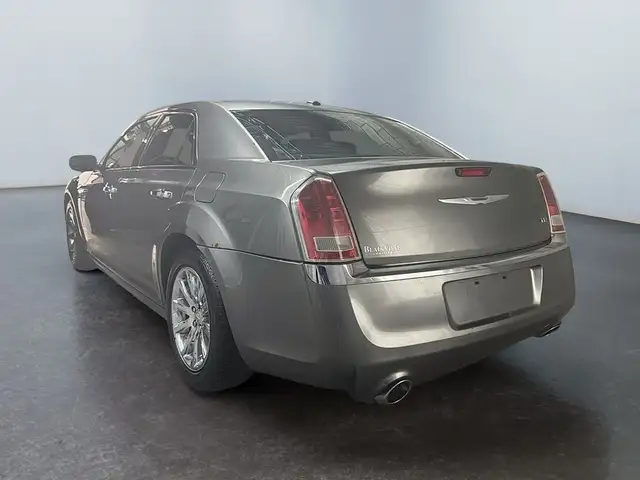 2012 Chrysler 300 LIMITED in Cars & Trucks in Laval / North Shore - Image 6