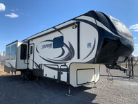 2015 KEYSTONE ALPINE 3555RL