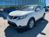 2017 NISSAN QASHQAI SV | AWD | ACCIDENT FREE CARFAX HEATED SEATS HEATED STEERING WHEEL REMOTE START... (image 1)