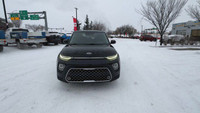 This Kia Soul is equipped with: Cloth Seating Surfaces, Heated front seats, Heated Steering Wheel, R... (image 3)