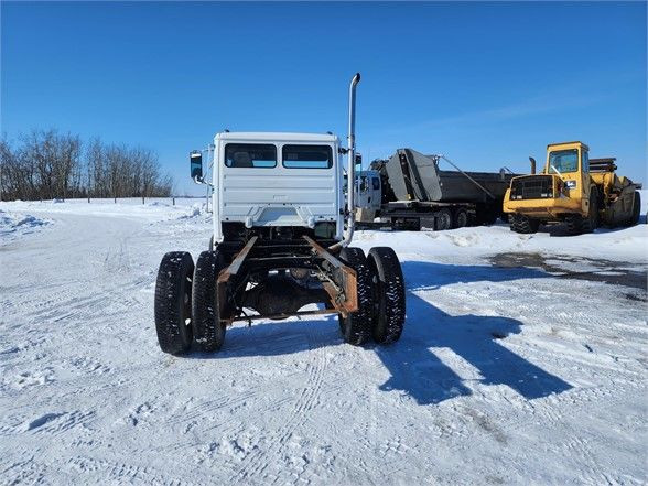 2003 FREIGHTLINER FL70 CAB & CHASSIS in Heavy Equipment in Calgary - Image 4