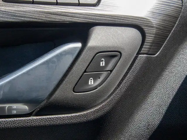 2024 GMC Terrain SLT - Lane Keeping Assist in Cars & Trucks in Belleville - Image 29