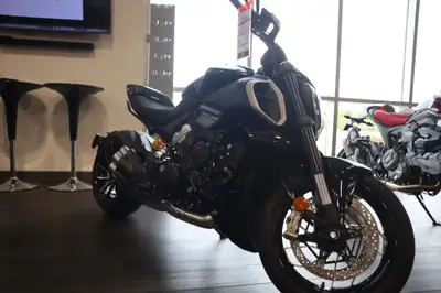 2025 Ducati Diavel V4 Thrilling Black Dare to be Bold Muscular, sporty, exaggerated and elegant at t...