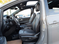 Used 2025 Chrysler Pacifica Select with AWD, no accidents, Apple CarPlay/Android Auto for sale in Ca... (image 2)